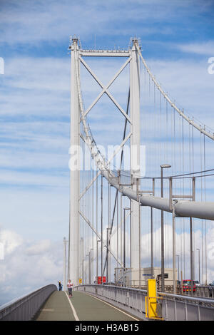 Il Forth Road Bridge a piedi / cycleway, Scozia. Foto Stock