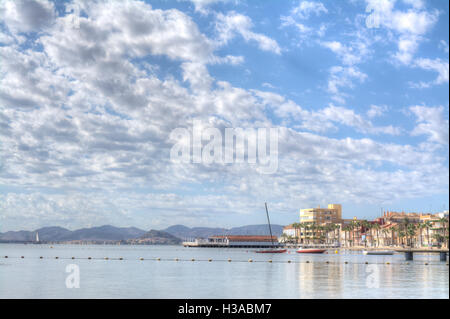 HDR di spiaggia di Los Alcazares sul Mar Menor, nella regione di Murcia, Costa Calida, Spagna Foto Stock