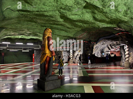 L'impressionante Kungstradgarden metro (Tunnelbana) stazione Norrmalm, Stoccolma, Svezia. Foto Stock