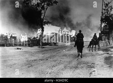 Cavalleria tedesca pattuglia di ricognizione sul Dnieper, 1941 Foto Stock