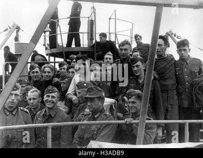 I soldati tedeschi dopo la battaglia per l'isola di Saaremaa, 1941 Foto Stock