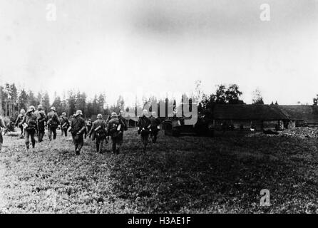 La fanteria tedesca e i serbatoi sul Fronte Orientale, 1941 Foto Stock