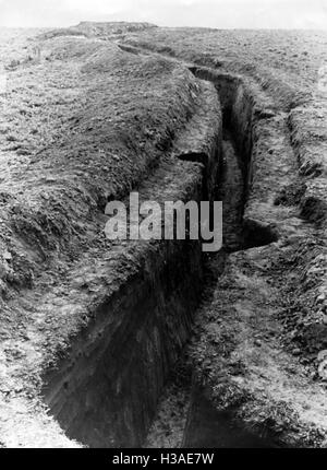 Trincee tedesche sul fronte occidentale, 1944 Foto Stock