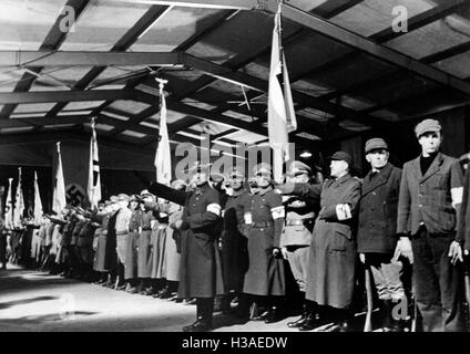 Gli uomini del Volkssturm ascoltare un discorso di Heinrich Himmler, 1944 Foto Stock