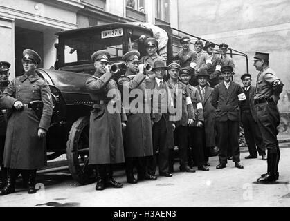 WHW campagna di raccolta con i membri Reichswehr Foto Stock