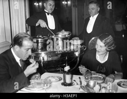 WHW stufato di mangiare in un ristorante, 1934 Foto Stock