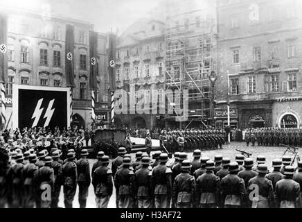 Prestazione di giuramento da parte dei soldati delle Waffen-SS a Praga, 1940 Foto Stock