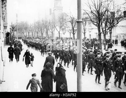 Parade di Memel dopo l'unione con il Reich tedesco, 1939 Foto Stock