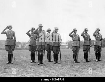 Ernst Schaumburg e Ernst Fessmann presso il giuramento su Adolf Hitler a Berlino, 1934 Foto Stock