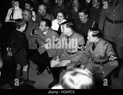 Robert Ley, Joseph Goebbels, Baldur Von Schirach e Artur Axmann ad una gioventù hitleriana manifestazione di Berlino, 1935 Foto Stock