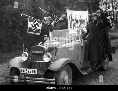 Hitler giovani soci la raccolta di fondi per l'inverno di rilievo nel Gau Kurmark, 1936 Foto Stock