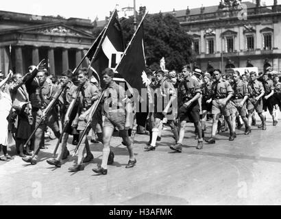 Il tedesco gli espatriati in Hitler youth camp a Berlino, 1935 Foto Stock