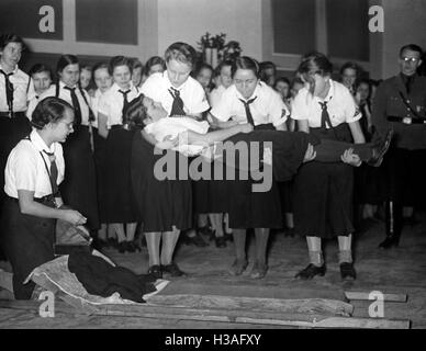 Assistenza in caso di incidenti del BDM, Berlin 1937 Foto Stock