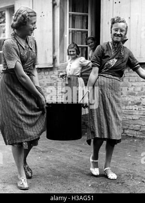 Il BDM ragazze durante Landdienst (paese di servizio), 1939 Foto Stock