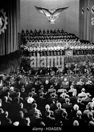 Robert Ley in apertura di Kriegsberufswettkampf della gioventù tedesca a Berlino di Kroll Opera House, 1943 Foto Stock