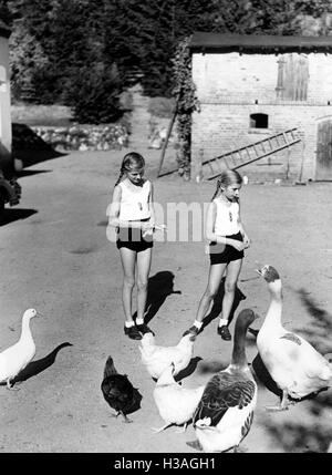 Jungmaedel nel paese, 1938 Foto Stock