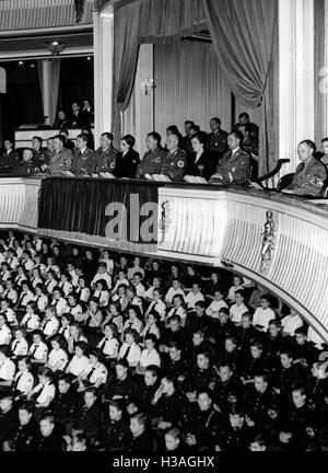 Conti, Lutze, Scholtz-Klink, Axmann, Thierack Ruediger e per l impegno dei giovani di HJ e BDM, 1943 Foto Stock