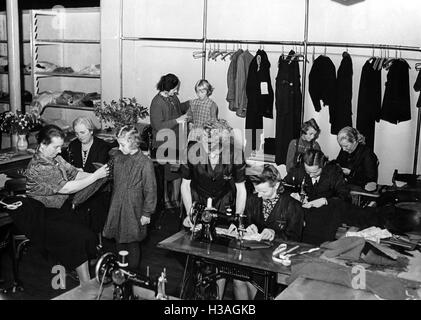 Workshop di cucitura del socialista nazionale della Lega delle Donne, 1943 Foto Stock