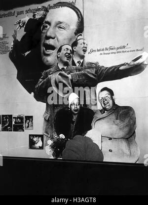 "Richard Tauber sul display presso la mostra ''l'Ebreo Eterna", 1938" Foto Stock