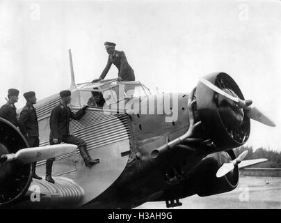 Allievi piloti della Luftwaffe con un Junkers Ju 52 Foto Stock