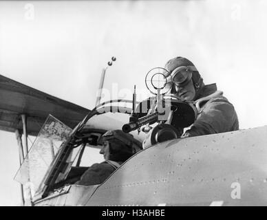 Un osservatore e il pilota di un HS 126 durante un esercizio di 1939 Foto Stock