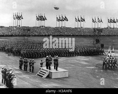 Sfilata della Wehrmacht prima di Adolf Hitler nel 30s Foto Stock