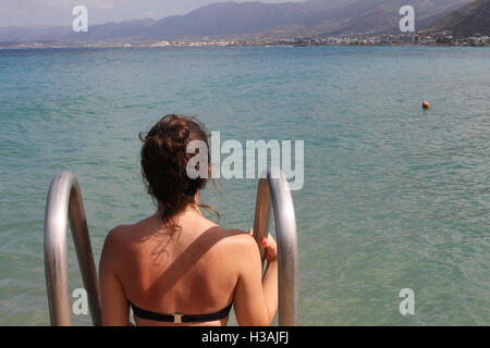 Jetty al largo della costa di Stalida Stalis Crete Greece Foto Stock