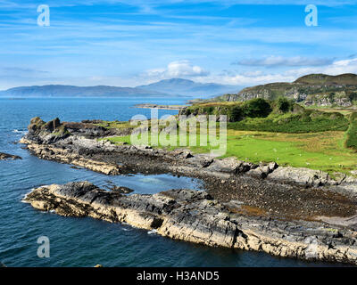 La porta a Chaisteil dal Castello Gylen sull'Isola di Kerrera con Mull nella distanza Argyll and Bute Scozia Scotland Foto Stock