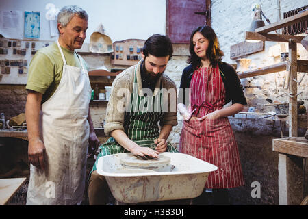 Sorridente potters team di lavoro Foto Stock