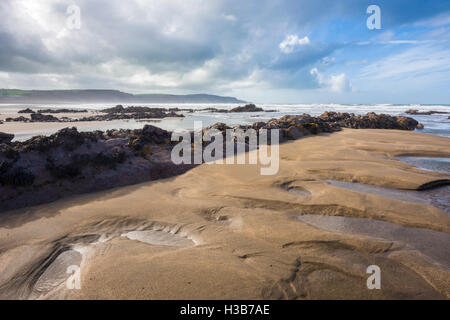 Widemouth sabbia sulla North Cornwall costa a Widemouth Bay. In Inghilterra. Foto Stock