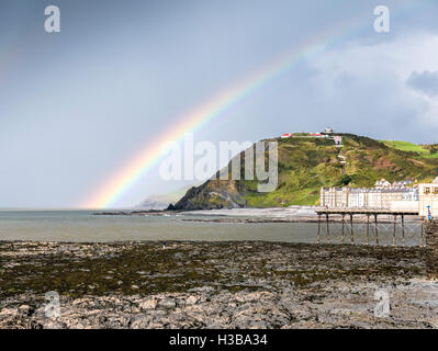 Doppio arcobaleno su Abersytwyth in Galles, Regno Unito Foto Stock