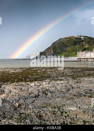 Doppio arcobaleno su Abersytwyth in Galles, Regno Unito Foto Stock