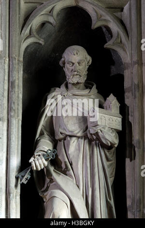 San Pietro statua, Chiesa di San Pietro, Market Bosworth, Leicestershire, England, Regno Unito Foto Stock