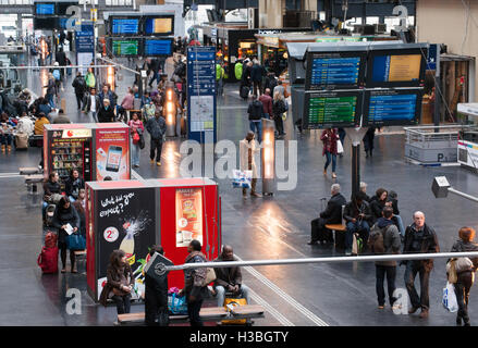 Atrio della stazione Gare de l' Est della stazione ferroviaria di Parigi, Francia. Foto Stock