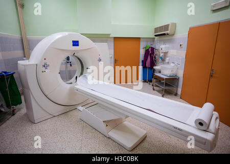 MRI scan macchina nella camera di scansione Foto Stock