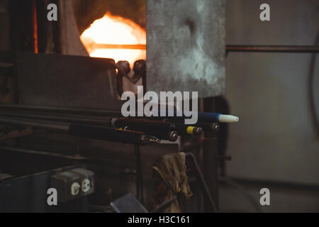 Workstation vuota e il forno Foto Stock