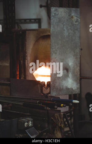 Workstation vuota e il forno Foto Stock