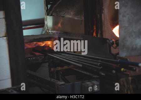 Workstation vuota e il forno Foto Stock