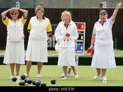 Da destra: Ivy Ambrogio, Sheila Endean(Clockhouse) - Essex County Womens bocce Associazione Quarti di Finale (Fours) a grande Baddow, Chelmsford - 13/07/07 Foto Stock