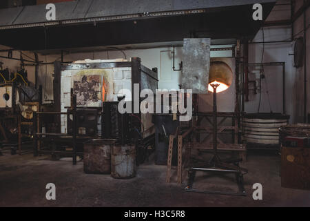 Workstation vuota e il forno Foto Stock