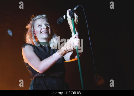 AURORA esegue a Manchester O2 Ritz. Foto Stock