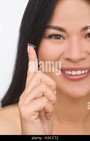 Donna con le lenti a contatto Foto Stock