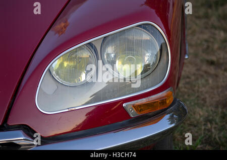 Liines elegante di una Citroen DS faro anteriore Foto Stock