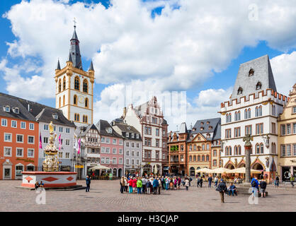La Hauptmarkt nella città vecchia, Trier, Renania-Palatinato, Germania Foto Stock