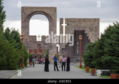 Vagharshapat, Armenia - Settembre 18, 2013: ingresso principale di Etchmiadzin monastero complesso Foto Stock