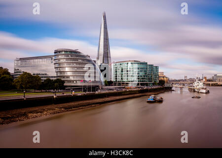 Lo skyline di Londra e il fiume Tamigi, London, Regno Unito Foto Stock