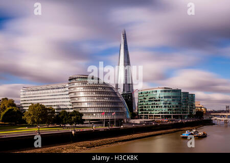 Lo skyline di Londra e il fiume Tamigi, London, Regno Unito Foto Stock