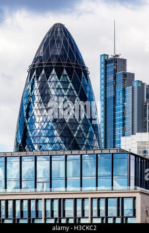 30 St Mary Axe (il Gherkin) di Londra - Inghilterra Foto Stock