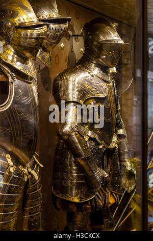 Le armature in mostra presso la Torre di Londra, Londra, Inghilterra Foto Stock