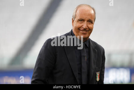 Torino, Italia. 05 ott 2016. Italia allenatore Giampiero Ventura ispeziona il passo della Juventus Stadium, precedendo la Coppa del Mondo FIFA 2018 match di qualificazione contro la Spagna. © Isabella Bonotto/ Pacifico premere/Alamy Live News Foto Stock